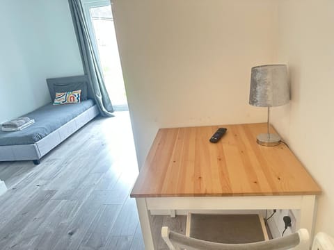 Flat 03 Studio flat near Aylesbury Station Free Parking Apartment in Aylesbury