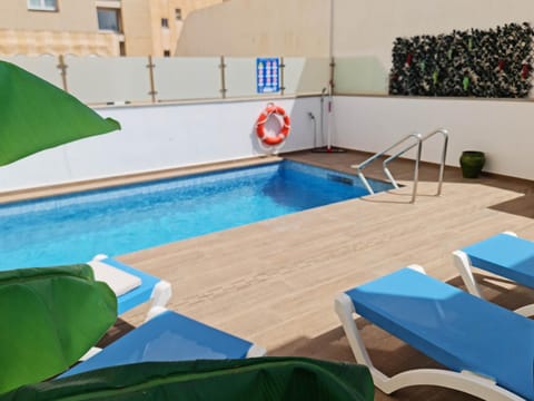 Pool view, Swimming pool, sunbed