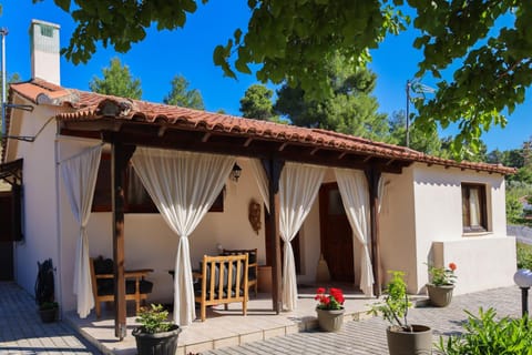 Property building, Patio, Facade/entrance