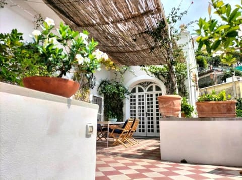 Villino Prota, villa ridente con panorama mozzafiato Villa in Positano