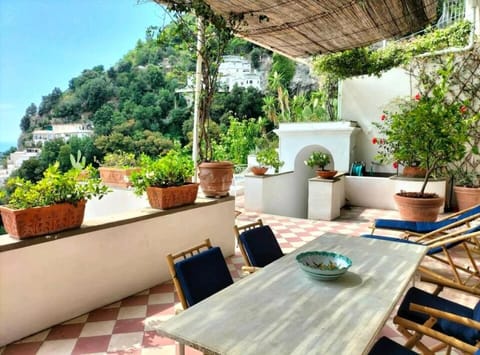 Villino Prota, villa ridente con panorama mozzafiato Villa in Positano