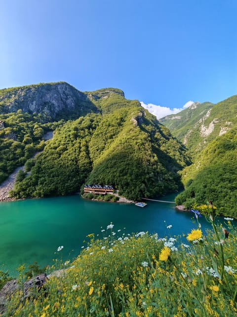 Property building, Restaurant/places to eat, Day, Lake view, Mountain view, River view