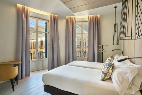 Bed, Photo of the whole room, Bedroom, City view