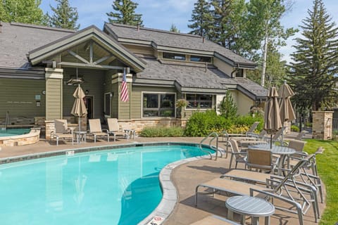 88 Ridge Point House in Avon