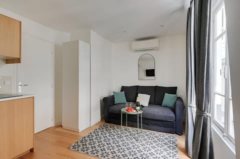 Bed, Kitchen or kitchenette, Living room, Dining area, Bedroom