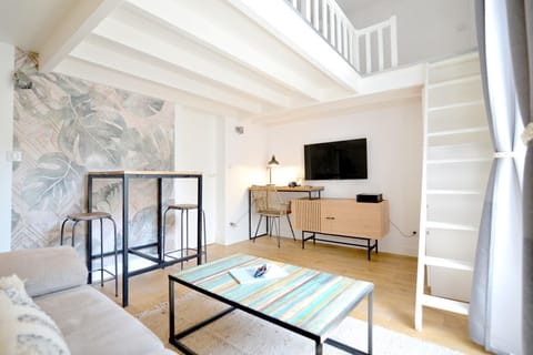 Living room, Dining area