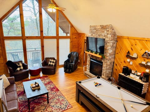 Billiard, TV and multimedia, Living room, Seating area, Evening entertainment, flat iron