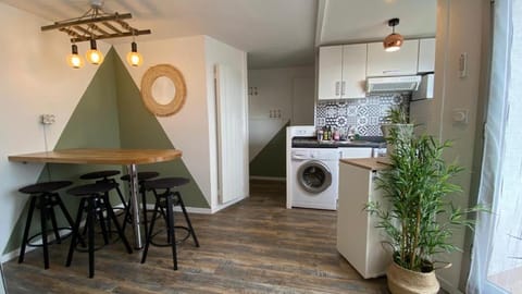 Dining area, dishwasher