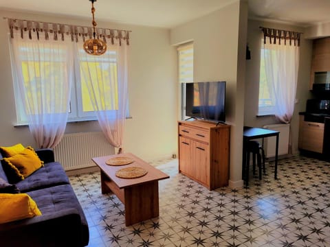 Communal lounge/ TV room, TV and multimedia, Living room, Photo of the whole room, Seating area