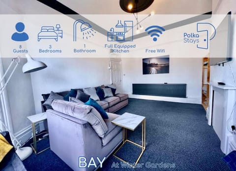 Bed, TV and multimedia, Living room, Photo of the whole room, Seating area