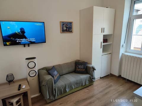TV and multimedia, Seating area