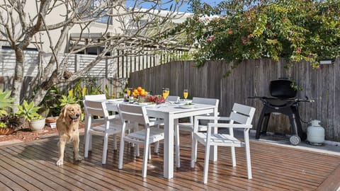 Patio, Day, BBQ facilities, Garden view