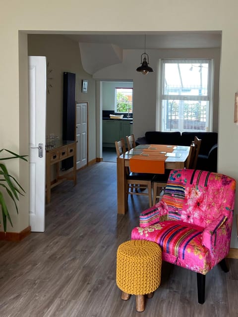 Property building, Kitchen or kitchenette, Living room, Dining area