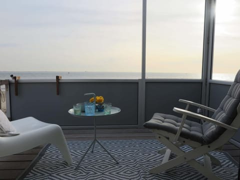 Property building, Balcony/Terrace