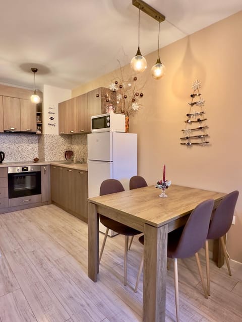 Kitchen or kitchenette, Dining area, microwave, oven, stove, toaster