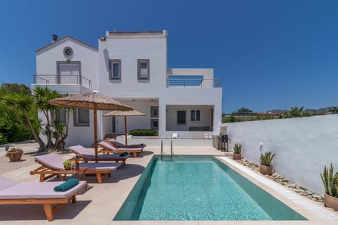 Property building, Patio, Pool view, Swimming pool, sunbed