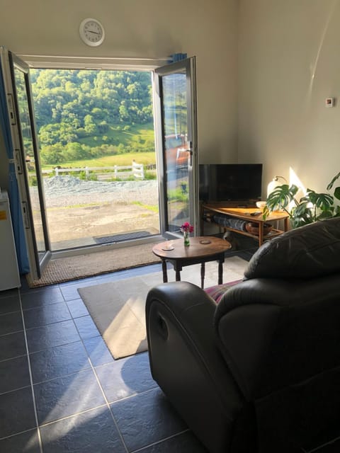 Communal lounge/ TV room, Natural landscape, TV and multimedia, View (from property/room), Living room