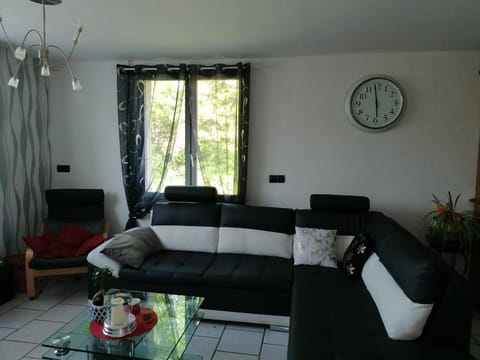 Maison de campagne à Balaives et Butz House in Wallonia, Belgium