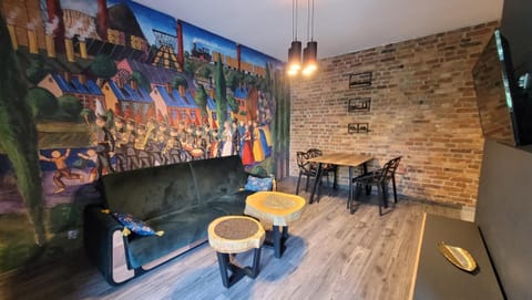 TV and multimedia, Living room, Seating area, Dining area