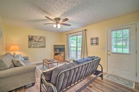 Cartersville Family Home with Spacious Backyard House in Alabama