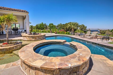 Stunning Palmdale Villa Oasis on Vineyard! Villa in Palmdale