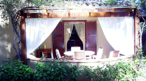 Property building, Patio, Facade/entrance