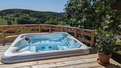 Hot Tub, Swimming pool