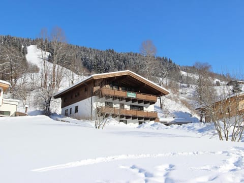 Property building, Winter