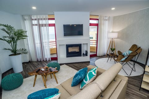 Communal lounge/ TV room, TV and multimedia, Living room, Seating area
