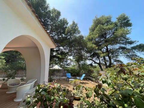 Property building, Patio, Facade/entrance, Garden view