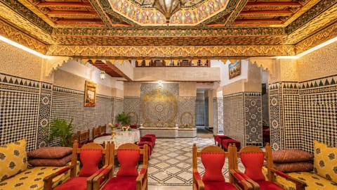 Restaurant/places to eat, Living room, Seating area