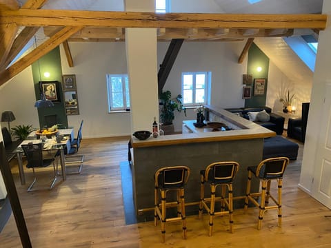 Staff, Kitchen or kitchenette, Living room, Seating area, Dining area