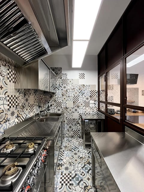 Restaurant/places to eat, Kitchen or kitchenette, Evening entertainment, Internal: Not applicable to any particular room