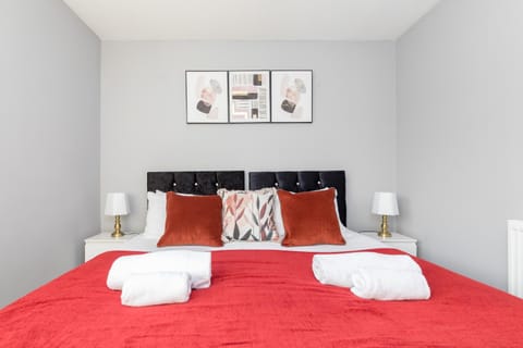 Bed, Bedroom, towels
