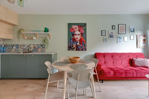 Kitchen or kitchenette, Living room, Seating area