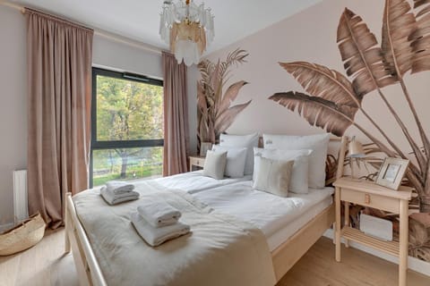 Bed, View (from property/room), Photo of the whole room, Bedroom