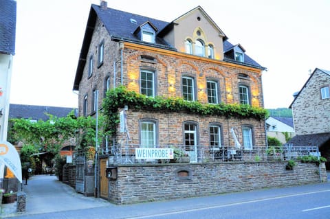 Property building, Location