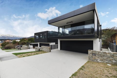 Property building, Spring, Day, Natural landscape, Mountain view