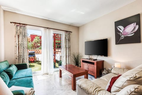 Communal lounge/ TV room, TV and multimedia, Living room