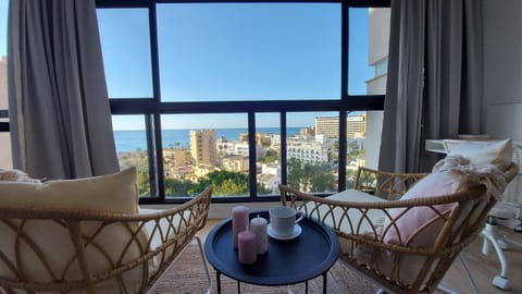 Living room, City view, Sea view, Street view