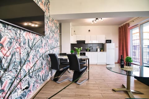 Kitchen or kitchenette, Living room, Seating area, Dining area, oven, pet friendly, stove