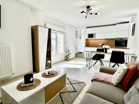 Kitchen or kitchenette, Living room