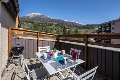 Balcony/Terrace, Mountain view