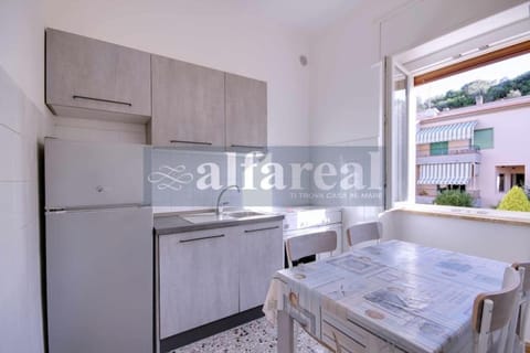 Kitchen or kitchenette, Dining area, dishwasher, pet friendly, stove