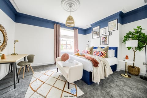 Bed, Photo of the whole room, Bedroom