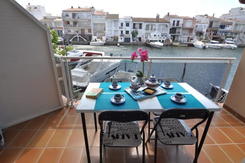 View (from property/room), Balcony/Terrace, Dining area