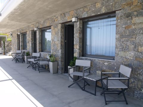 Patio, Facade/entrance