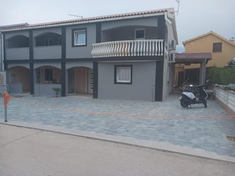 Property building, Day, Street view