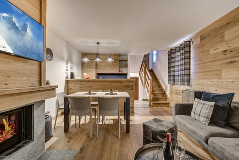 Living room, Seating area, Dining area