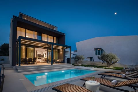 Living room, Swimming pool